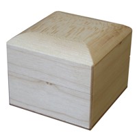 Box for a ring maple
