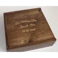 Wooden box for photograps and a USB-Stick with engraving